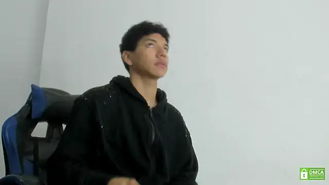 Snapshot of Maximiliano_Young chatting on June 12, 2026, 12:48 pm Maximiliano Young online show from June 12, 2026, 12:48 pm