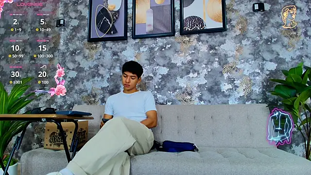 Snapshot of Maximiliano_Young chatting on June 15, 2026, 1:24 pm Maximiliano Young online show from June 15, 2026, 1:24 pm