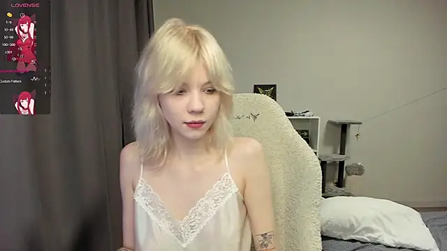 Snapshot of voguecaroline chatting on August 3, 2026, 8:12 pm voguecaroline online show from August 3, 2026, 8:12 pm