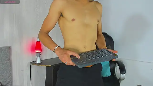 Snapshot of tommyhot7 chatting on June 20, 2026, 9:28 pm tommyhot7 online show from June 20, 2026, 9:28 pm