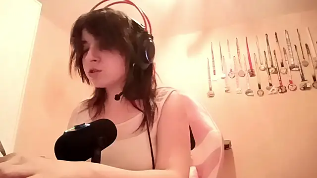 bunnyhoneylovehands online show from June 9, 2026, 9:48 pm