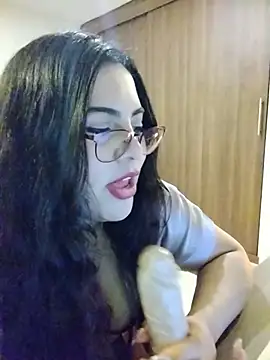 Roxxy Sade online show from July 1, 2026, 11:59 pm