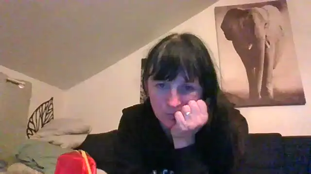 sexujuly88 online show from April 15, 2026, 9:37 pm