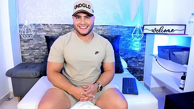 apolorusso online show from July 4, 2026, 5:02 am