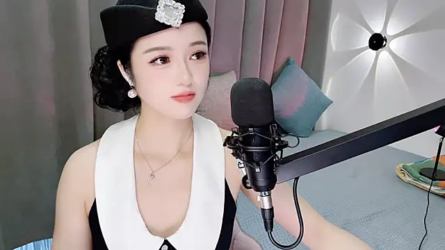 Momo-Wow online show from June 18, 2026, 6:13 am
