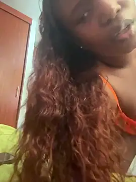 Dulceyesi online show from June 16, 2026, 8:33 pm