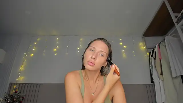 SofiClimbing online show from February 1, 2026, 3:16 am