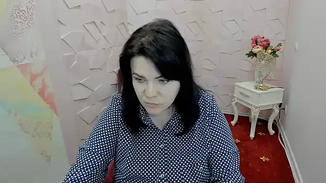 Julia reeves online show from June 1, 2026, 12:51 pm