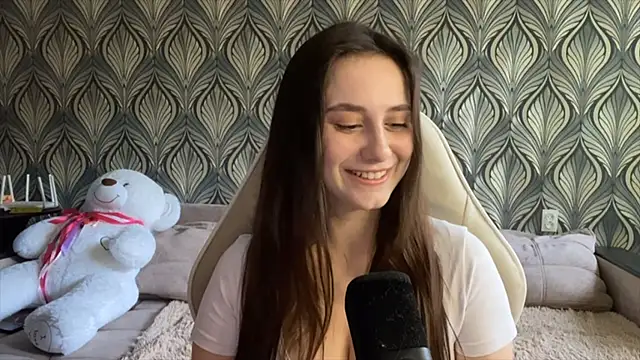 LauriWhitlock online show from June 2, 2026, 12:07 pm