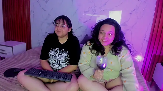 Snapshot of genesis_y_moon chatting on June 21, 2026, 3:31 am genesis y moon online show from June 21, 2026, 3:31 am