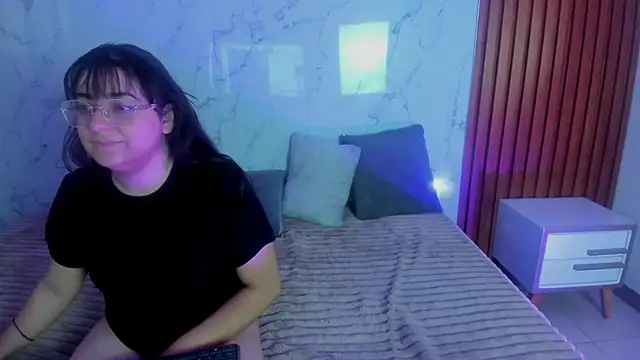 Snapshot of genesis_y_moon chatting on June 22, 2026, 12:13 pm genesis y moon online show from June 22, 2026, 12:13 pm