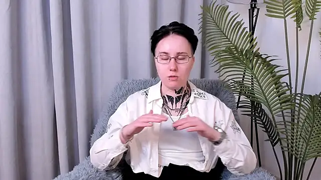 Snapshot of LeonOsbey chatting on June 3, 2026, 2:33 pm LeonOsbey online show from June 3, 2026, 2:33 pm