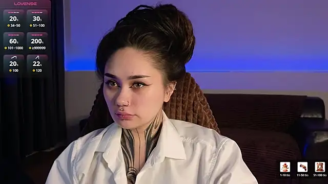 KarenHotFlirt online show from June 12, 2026, 3:00 pm