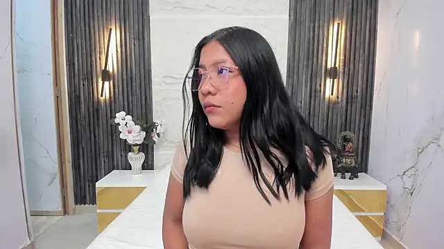 Snapshot of Chloe_dreams4u chatting on July 8, 2026, 11:37 am Chloe dreams4u online show from July 8, 2026, 11:37 am