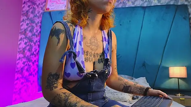 julimonroe  online show from July 17, 2026, 4:08 am
