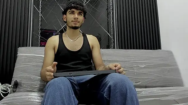 LucasThomson  online show from June 3, 2026, 3:42 am