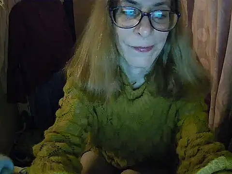 Snapshot of Aphrodity_Roxx chatting on July 6, 2026, 10:56 pm Aphrodity Roxx online show from July 6, 2026, 10:56 pm
