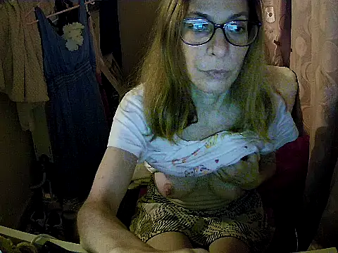 Snapshot of Aphrodity_Roxx chatting on July 18, 2026, 11:30 pm Aphrodity Roxx online show from July 18, 2026, 11:30 pm