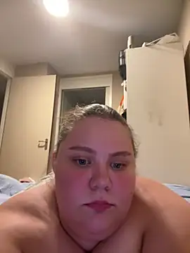 chubbyqueenbb online show from July 3, 2026, 11:00 pm