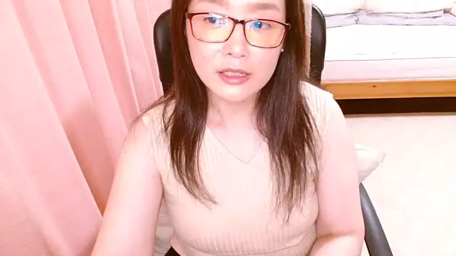 Snapshot of LENA-xo chatting on June 27, 2026, 7:13 am LENA-xo online show from June 27, 2026, 7:13 am