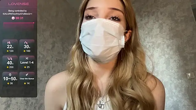 Snapshot of LunaHoke chatting on June 5, 2026, 6:52 am LunaHoke online show from June 5, 2026, 6:52 am