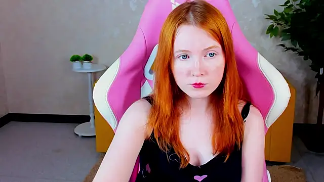 Snapshot of ari-kittyy chatting on June 18, 2026, 4:02 am ari-kittyy online show from June 18, 2026, 4:02 am
