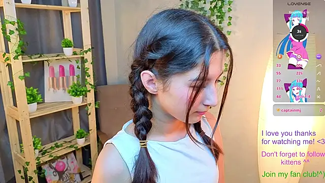 JasminKitany online show from June 16, 2026, 8:33 pm