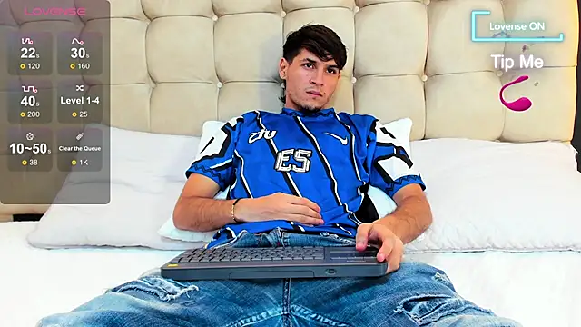 Snapshot of Zack23__ chatting on June 25, 2026, 3:17 am Zack23 online show from June 25, 2026, 3:17 am