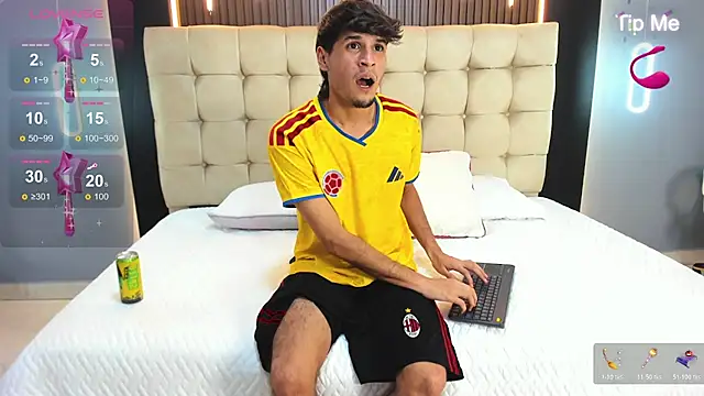 Snapshot of Zack23__ chatting on July 8, 2026, 3:11 am Zack23 online show from July 8, 2026, 3:11 am