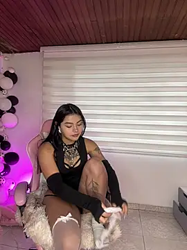 mia zafirr online show from July 16, 2026, 9:43 pm