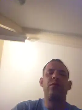 SingingTrunks online show from July 17, 2026, 11:53 pm
