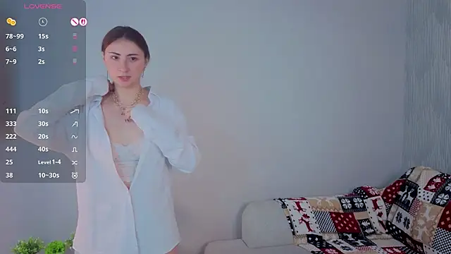LoiseWuellenweber online show from June 12, 2026, 1:04 am