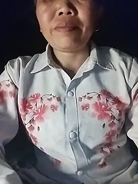 Snapshot of Vitamins-e chatting on July 7, 2026, 2:32 pm Vitamins-e online show from July 7, 2026, 2:32 pm