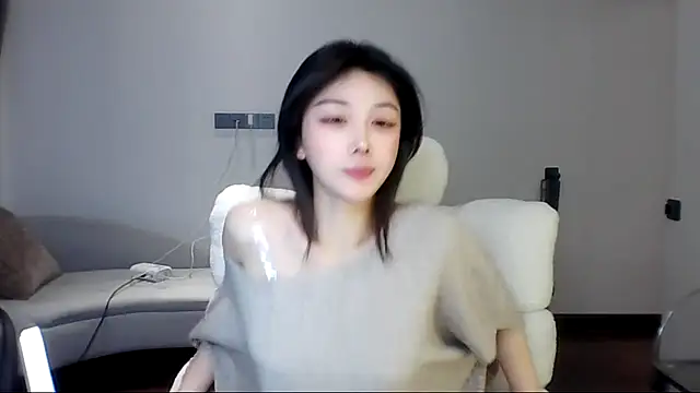 Snapshot of SylvieMaya chatting on July 15, 2026, 7:08 pm SylvieMaya online show from July 15, 2026, 7:08 pm