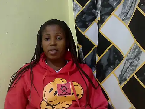 lilmomaa online show from July 19, 2026, 12:03 am