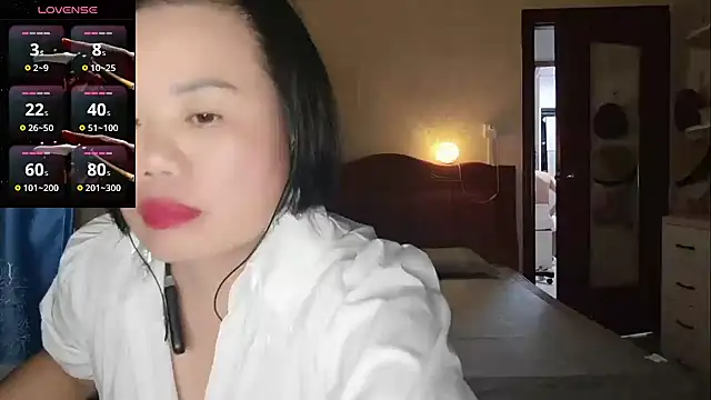 YIYI-queen online show from June 12, 2026, 3:22 pm