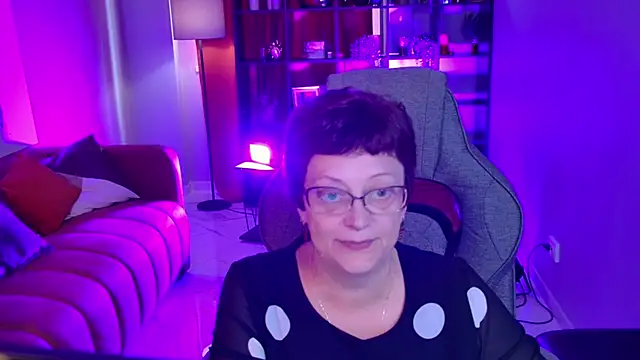 Snapshot of IsoldeMirevain chatting on June 13, 2026, 10:57 am IsoldeMirevain online show from June 13, 2026, 10:57 am