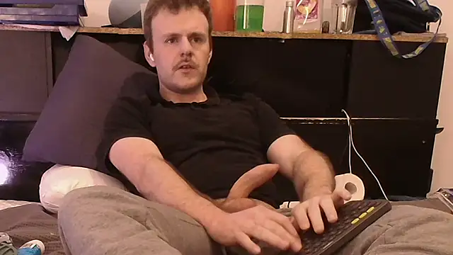 kinkyboipig online show from June 17, 2026, 7:44 am