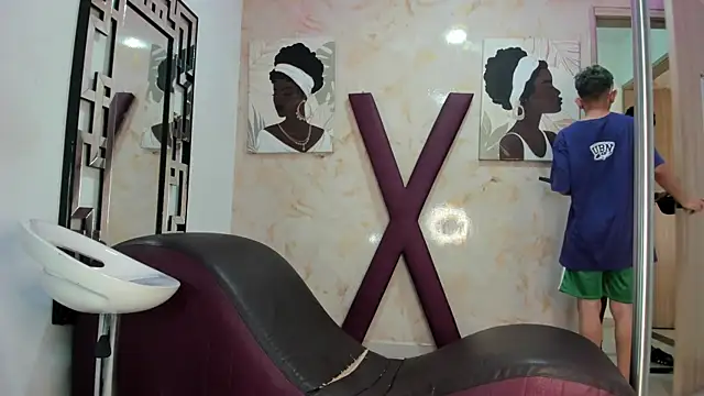 BLACK AND WHITET online show from June 18, 2026, 1:17 am