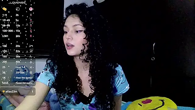 Snapshot of Diamond_Curls chatting on July 1, 2026, 3:34 pm Diamond Curls online show from July 1, 2026, 3:34 pm