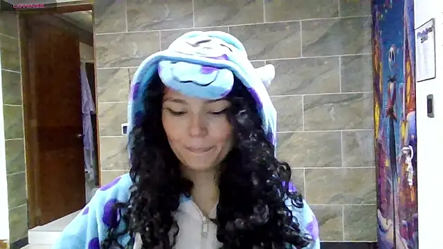 Snapshot of Diamond_Curls chatting on July 23, 2026, 3:54 pm Diamond Curls online show from July 23, 2026, 3:54 pm