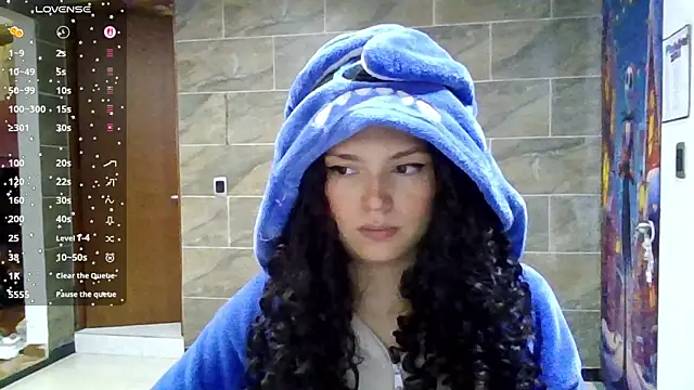 Snapshot of Diamond_Curls chatting on July 31, 2026, 3:44 pm Diamond Curls online show from July 31, 2026, 3:44 pm