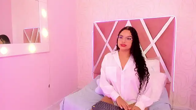 natalyy rose online show from August 3, 2026, 8:56 pm