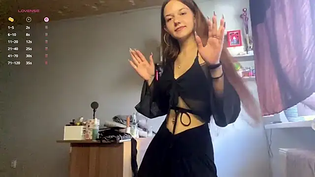 Snapshot of AuroraQT chatting on June 26, 2026, 12:31 pm AuroraQT online show from June 26, 2026, 12:31 pm