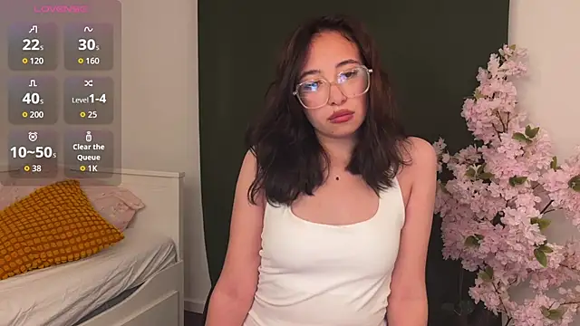Snapshot of Hannari_ chatting on June 15, 2026, 10:28 am Hannari online show from June 15, 2026, 10:28 am