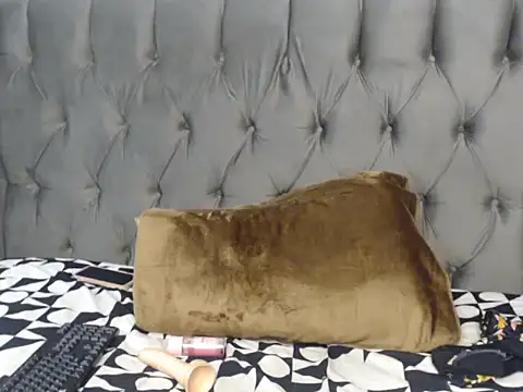 Loyal Alisha online show from June 25, 2026, 5:12 am