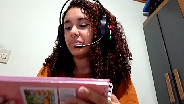 Snapshot of RosannMecardo chatting on June 15, 2026, 4:20 pm RosannMecardo online show from June 15, 2026, 4:20 pm