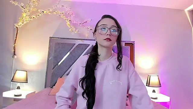 Snapshot of Miss_Belu chatting on June 17, 2026, 4:04 am Miss Belu online show from June 17, 2026, 4:04 am