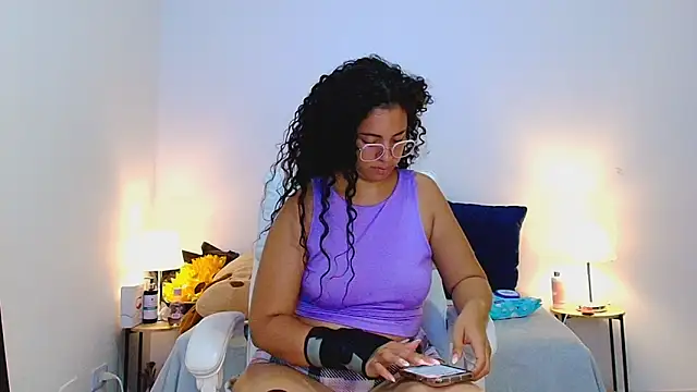 Isabella Sophia19 online show from August 3, 2026, 1:38 pm