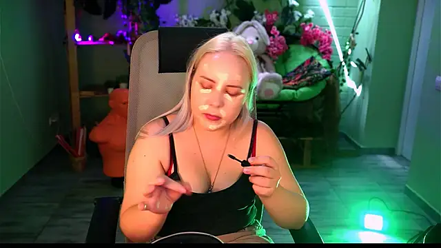 stellawatts online show from June 30, 2026, 8:04 am